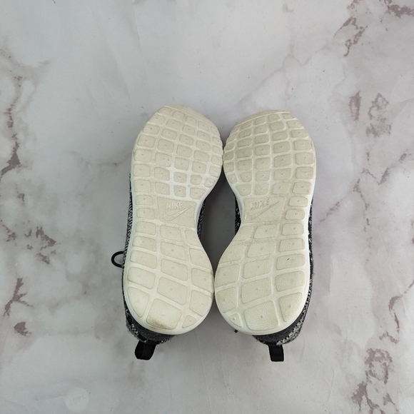 Nike Roshe Run Women 10 Gray Black Tribal Shoe Sneaker Felted Wool 685286-001 - Picture 10 of 12